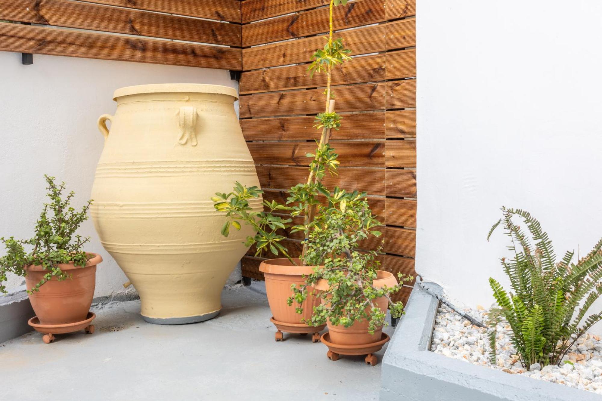 Garden Luxury Apartment Iraklion Buitenkant foto