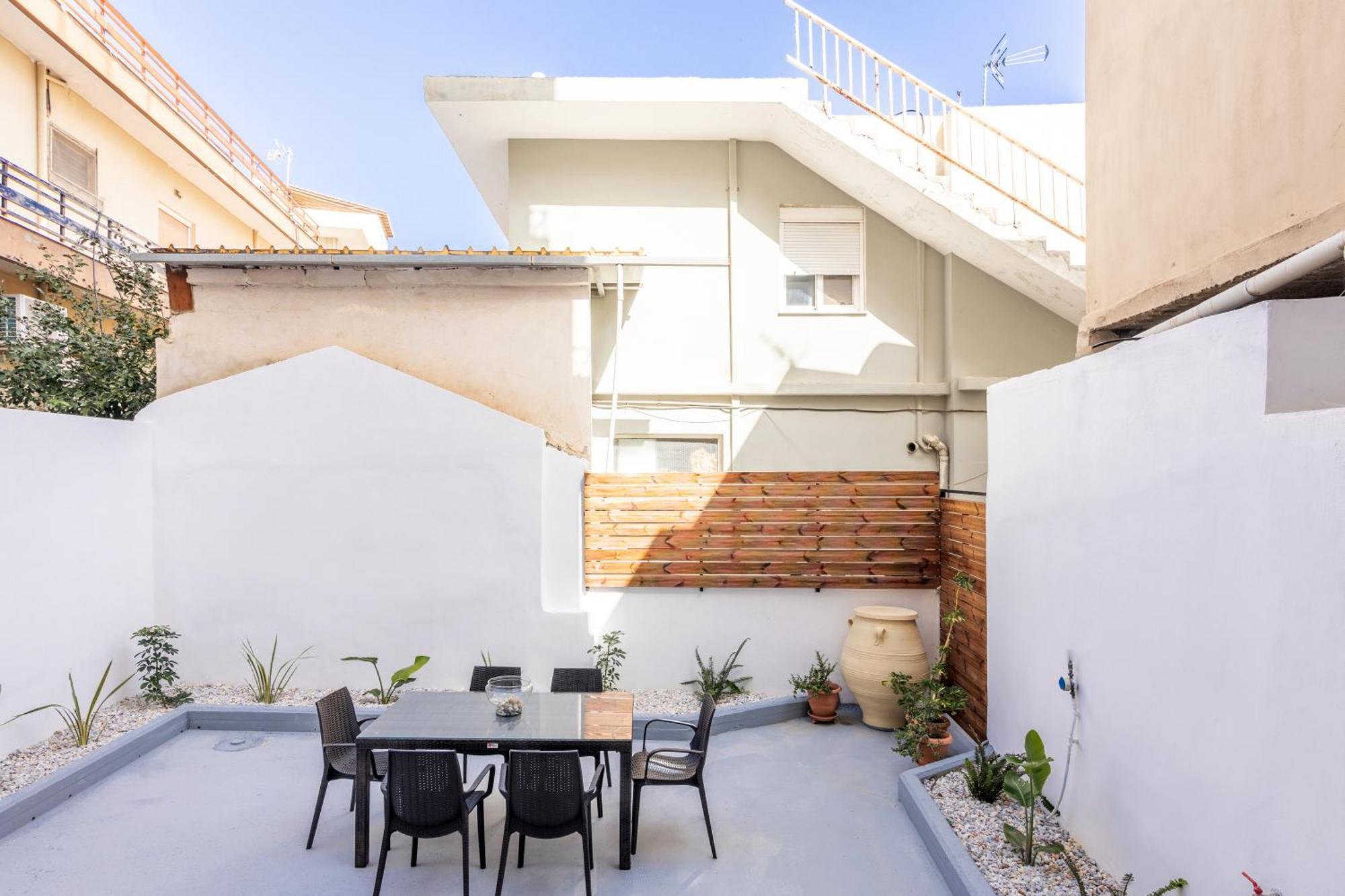 Garden Luxury Apartment Iraklion Buitenkant foto