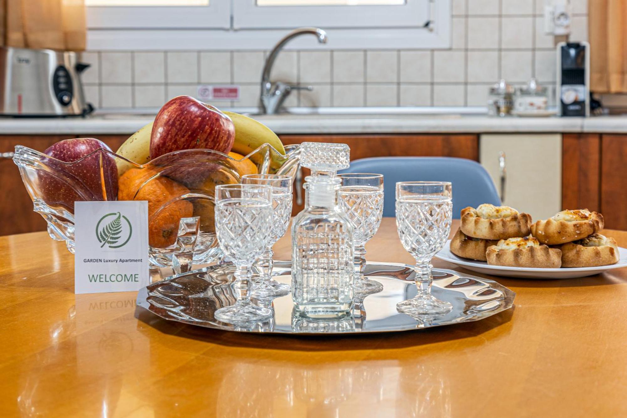 Garden Luxury Apartment Iraklion Buitenkant foto